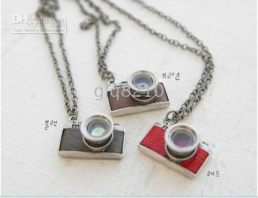 Le collane di Gemston simulate retro lega sveglia adattano il pendente lungo della mini-macchina fotografica di stile Il più nuovo 15pcs/lot