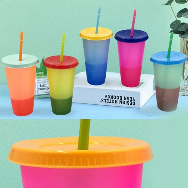 UPS 24 oz Vasos de plástico que cambian de color Vasos Material de PP Tazas de detección de temperatura Vaso mágico de 700 ml con tapa y pajita Taza para beber Moda