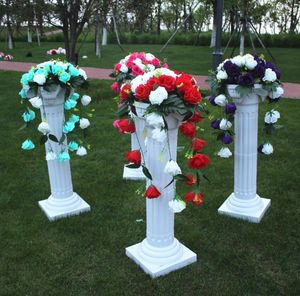 Décoration de fête haut de gamme Colonne romaine blanche avec des ensembles de fleurs de lys rose Pilier de coureurs d'allée cités en plomb pour décor de célébration de mariage LLFA