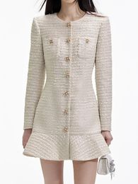 Urban Sexy Dresse 2024 Jurk Tweed Little Fragrance Britse koninklijke stijl Ronde Hals Lange Mouw Off White Onderjurk Couture Luxe 231213