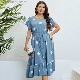 Robes sexy urbaines 2023 manches courtes à pois informel grande taille robe midi col en v vêtements pour femmes taille ceinturée élastique robe longue à volants L240309