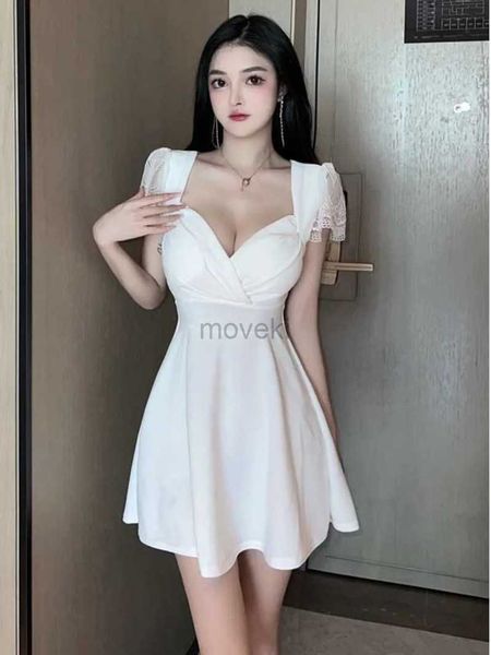 Robes sexy urbaines 2023 Femmes d'été Sexy Splice Mature Splice Sleeve Deep V Low Cut Fashion Taie profonde Dessin Solide Robe A-Line 2ZW6 D240510