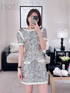 Urban Sexy Dresses Designer 2023 Summer pour les femmes New Hollow Out Dinner Dress Ladies Fashion Spring Sequins Top-grade Knitting Skirt Birthday Gift X0LF