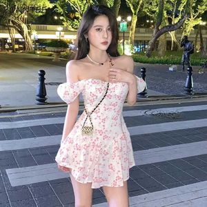 Stedelijke sexy jurken Jurken Dames Mini Sexy Meisjes Zachte pofmouwen Clubwear Dames Eenvoudige zomer Mooie print Ulzzang Street Style Vakantie Chic Kpop 240223