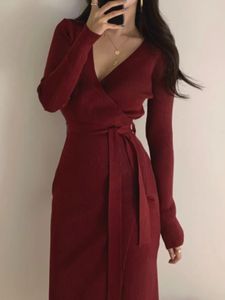 Robes sexy urbaines Femmes élégantes et chics Robe pull côtelée à manches longues Vintage Moulante Slim Robes tricotées Mode s Vêtements féminins 231206