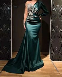 Robes sexy urbaines élégantes vertes musulmanes col en V sirène soirée 2024 perles en dentelle perles cristal satin robes de soirée de mariage 2023 yq240329