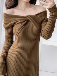Robes sexy urbaines françaises longues femmes élégantes hors épaule robe tricotée dames automne hiver manches Slash cou mince pull 231213