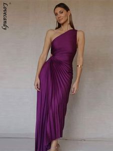Urban sexy jurken Gaun maxi kerah diagonale berlipat ungu elegan gegolfd untuk wanita gaun malam tidak beraturan tanpa lengan punggung terbuka 230517