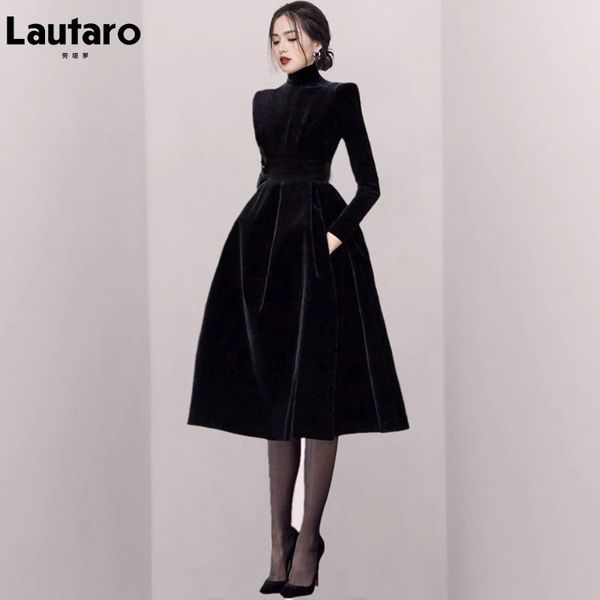 Vestidos sexy urbanos Lautaro Otoño Midi Vintage Vestido de fiesta de terciopelo negro Cuello alto Manga larga Retro Elegante Vestidos de noche de lujo para mujeres 231215