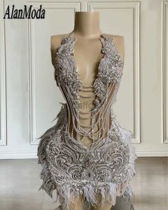 Robes sexy urbaines mini robe d'anniversaire pour femmes luxe 2024 Crytsal plumes courtes robes de bal Halter Vestidos de Graduacin Party Tenues 240410