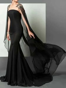 Urban sexy jurken eenvoudige nieuwe zwarte zeemeermin avondjurk strapless mouwloze feesten prom -jurken geplooide lovertjes zipper back kant vestido de fiesta 24410