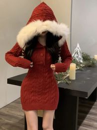 Robes sexy urbaines hiver noël robe pull tricotée à capuche femmes mince moulante Y2k mini robe fourrure robe féminine coréenne élégante 231206