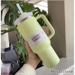 Stock de tazas de citron de los Estados Unidos Tumblers de piscina de acero inoxidable de 40oz manejar tapa de paja de paja tazas de cerveza botella de agua para el día de San Valentín Camping