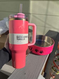 US Stock Pink Parade avec 1: 1 Logo H2.0 40oz en acier inoxydable gobelers tasses avec des tasses de voiture de voyage à poignée en silicone et de paille continue de boire des bouteilles d'eau froide