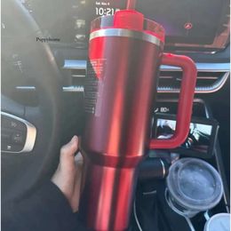 EE. UU. Stock The Quencher Holiday Red H2.0 Cosmo Tumbler 40 oz Copas heladas 304 Tazas de vinos de Valentín Botellas de agua roja GG0429 0429