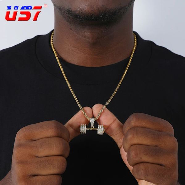 US7 en collier masculin collier Gym Fitnes Barbell pendentif en laiton glacé zircon cubique rappeur charme Hip Hop bijoux 240131