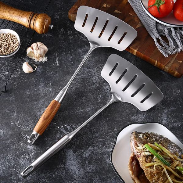 Utensilios 1 UNID Acero Inoxidable Pescado Freír Espátula Huevo Pan Cuchara Antiadherente Mango Largo de Madera Filete Ranurado Pala Plana Cocina Herramientas de Cocina