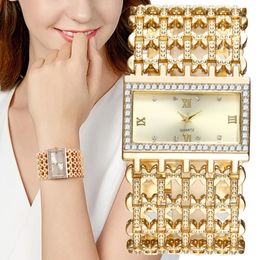 Reloj UTHAI W29 para mujer, relojes de cuarzo con diamantes cuadrados de lujo ligeros a la moda, pulsera de acero inoxidable dorada para mujer 240311