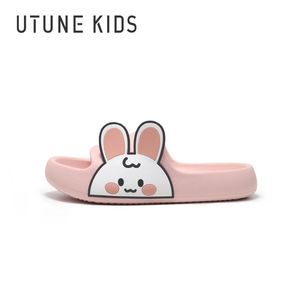 Utune Kids Childrens Summer Badkamer Slippers Leuke cartoon patch voor meisjes Sandalen Antislip buiten Beach Boys Shoes 220615