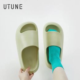 Utune zomer vrouwen eva slippers casual strandschoenen zachte bodem huis badkamer slipper dik platform anti-slip dia's mannen sandalen 240410