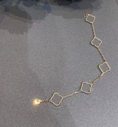 V matériel d'or 2022 charme balancent cinq fleurs bracelet avec un design transparent pour les femmes bijoux de fiançailles cadeau ont un sac en velours boîte normale PS4552
