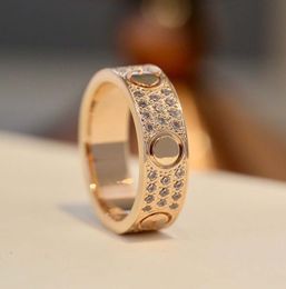 V goud materiaal charme band ring met drie lijnen diamant breed formaat voor vrouwen bruiloft sieraden cadeau hebben normale doos stempel PS3125A hebben logo