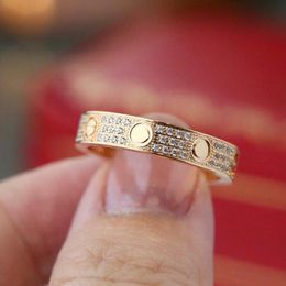 V Gold Material Charm Band Ring avec trois lignes Diamond Middle Size for Women Wedding Jewelry Gift a Normal Box Stamp PS3124A8050756