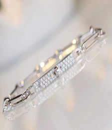 V matériel en or bracelet de charme punk de qualité luxueuse avec diamant plaqué deux couleurs pour les femmes cadeau de bijoux de mariage PS6003530