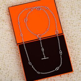V or matériel luxe qualité charme pendentif pull collier en 120cm longueur sac à main conception de la chaîne ont le timbre de la boîte PS7927A