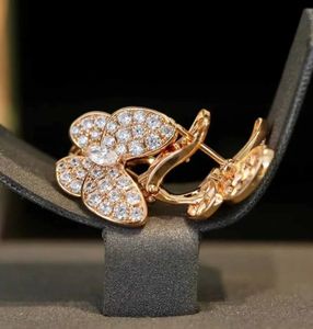 V Material de oro Pendimiento de clip de calidad de lujo con toda la forma de mariposa de diamantes para mujeres y amigas de compromiso de joyas de joyería Have Stamp V4