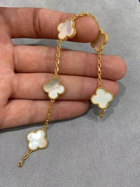 Bracelet de créateur en or jaune 18 carats en V-Gold pour les femmes avec un bracelet à cinq fleurs femelle femelle bijoux naturelle à double face élégante nacre 2024