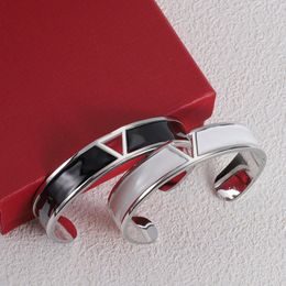 V Lettre Designer Bracelet pour Hommes Femmes Bracelet De Luxe Bijoux De Haute Qualité Or Argent Amoureux Bracelet Manchette avec Coffret Cadeau Rouge Original