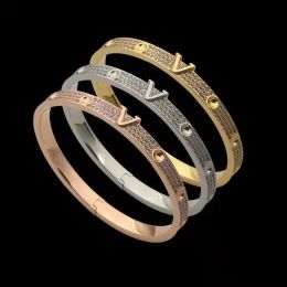 Bracelet de luxe en forme de lettre V pour femmes, manchette ronde en diamant, à la mode, pour mariage, bijoux classiques de styliste