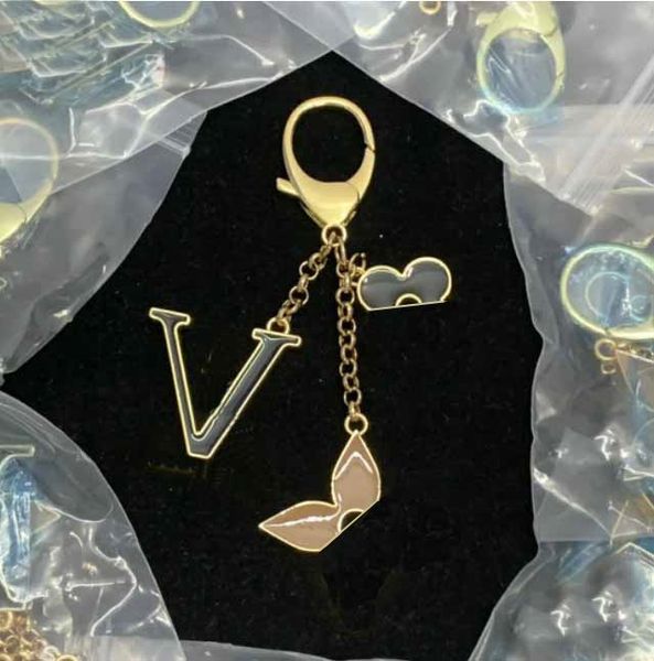 V lettres designers porte-clés pendentif porte-clés haut voiture porte-clés boucle bijoux porte-clés sacs décoration pendentifs cadeau exquis