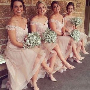 V-hals bruidsmeisje jurken 2017 jaar kleuren met tule vloer lengte meid van erejurk off schouder fabriek goedkope bruidsmeisje jurk