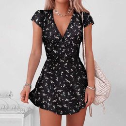 Vestido con cuello en V y cintura alta con estampado floral dulce