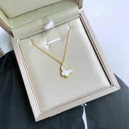 V-ketting Fanjia vlinderketting 925 sterling zilver verguld 18K goud Mini kleine witte Fritillaria vlinder hanger kraag Chain552