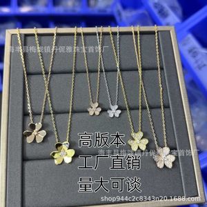 V-halsketting V-gouden Lucky Clover-bloem Volledige diamanten ketting voor vrouwen Verguld in 18k goud Mini-bloemblaadjehanger met grote, middelgrote en kleine sleutelbeenketting