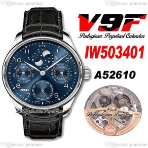 V9F 503312 eeuwigdurende kalender A52610 automatisch herenhorloge staal blauwe wijzerplaat zilveren markeringen maanfase gangreserve zwart leer St249S