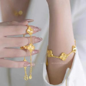 Pulsera de vacío Clover Hong Kong y cinco flores Pulsera de oro Regalos de joyas de boda de plata de oro envuelto a novias no desvanecientes