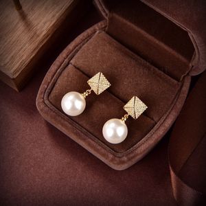 VaIentino Boucles d'oreilles designer pour femme comptoir le plus élevé Matériaux avancés 5A T0P cadeaux premium Bijoux en perles de style classique plaqué or 18 carats avec boîte 008