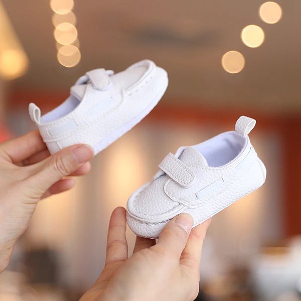 Valen Sina Baby Chaussures Blancs Baptême des mocassins Bapt Mocasins Boys Filles Slipon Peas marche 240415