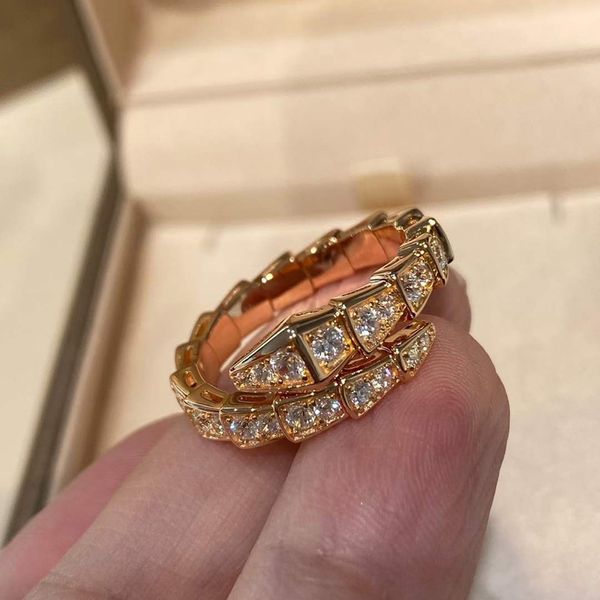 Bagues de Saint-Valentin Bague en or 18 carats avec pierre de qualité anillos serpent design en gros Taille de bague 6 7 8 9 Bague de luxe Jewlry sizer 6 7 8 9 ensemble de bagues cadeaux