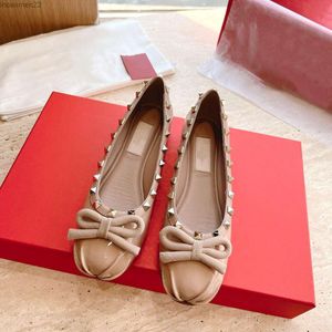 Valentine Femelle Round Summer Shoes Best Quality Shoes peu profondes Ballerina Silk Bottom 2024 Girl Head Rivet Bow Satin Single Ballet Couleurs Kia2