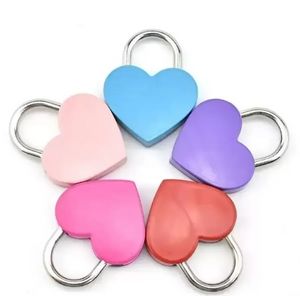 Cadeaux de fête de la Saint-Valentin 7 couleurs en forme de coeur serrure concentrique en métal multicolore clé cadenas salle de sport boîte à outils paquet serrures de porte fournitures de construction gratuit DHL WHT0228