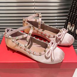 Valentine Satin Studs Ballet Flats Ballerinas Toon-on-Tone Chaussures de la soie femme Round Round Plat Sole Shoe Shoe L9LP2