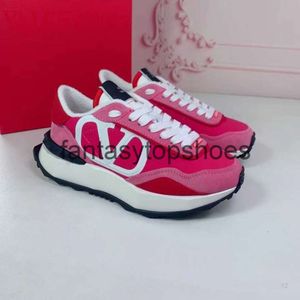 Valentine Chaussures Valentines VT V-Buckle Runner Fashion Luxury Camouflage Mens Designer Sneakers Vérial de baskets en cuir
