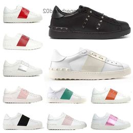 Valentino Mens Womens Fashion Spikes Chaussures robes Nouvelles arrivages 2023 TRAINS ALL BLACK BLANC ROSE VERT ROUGE ROUGE TOP QUALITÉ SALSKEUR Taille 35-46 XCU9