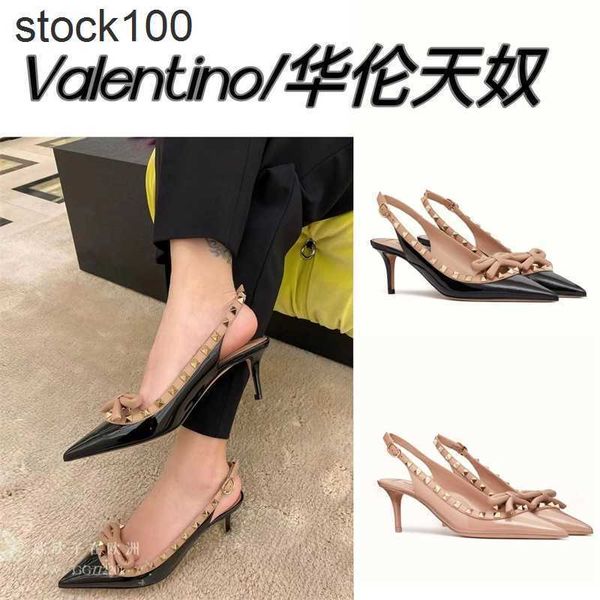 Chaussures Valentins 24 été nouvelles sandales à rivets avec nœud pour femmes talons fins pointus talons hauts