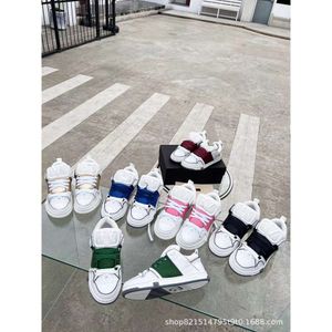 Valention-Sammlung. lässig eigene Designer-Schuhe Paarschuhe Ladenbesitzer-Farbabstimmung Erhöhung der Dicke kleine weiße Schuhe Damen-Board-Schuhe Sneaker LN7SW